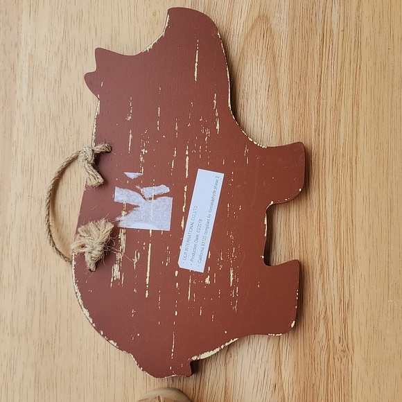 2 -- WOODEN CARVED 🐖 PIGS WALL HANGING. - Picture 5 of 7